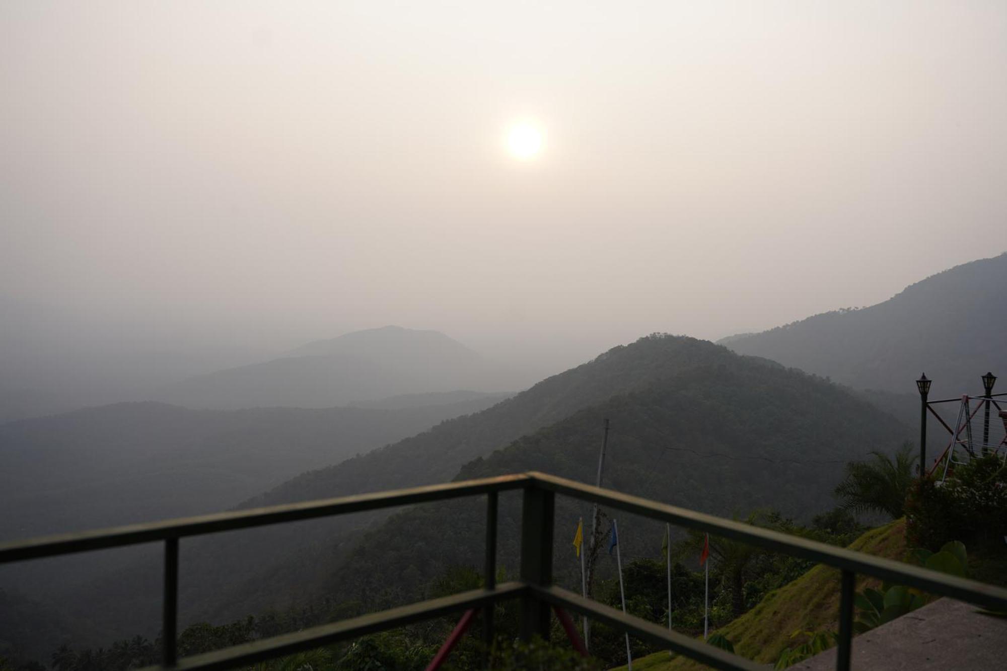 Mount Stratus Resort Vayalada Balussery Ngoại thất bức ảnh